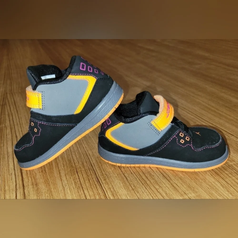 Jordan 1 Flight GS Black Orange Girls or Boys Sneakers Size 7c